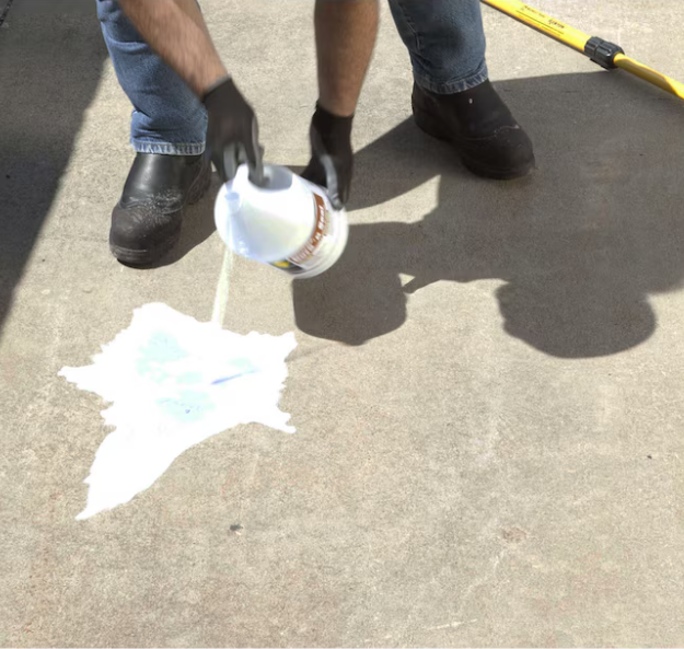 Sakrete Cure 'N Seal 1-Gallon (128 fl. oz.) Concrete Resurfacer & Sealer - Image 3