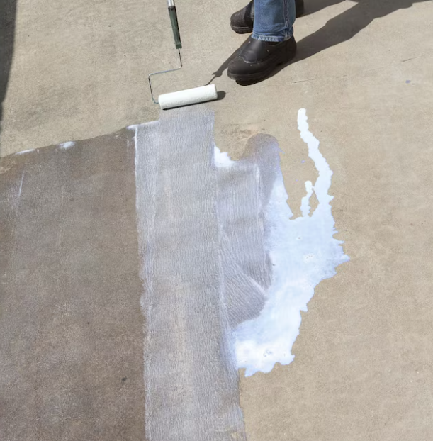 Sakrete Cure 'N Seal 1-Gallon (128 fl. oz.) Concrete Resurfacer & Sealer - Image 4